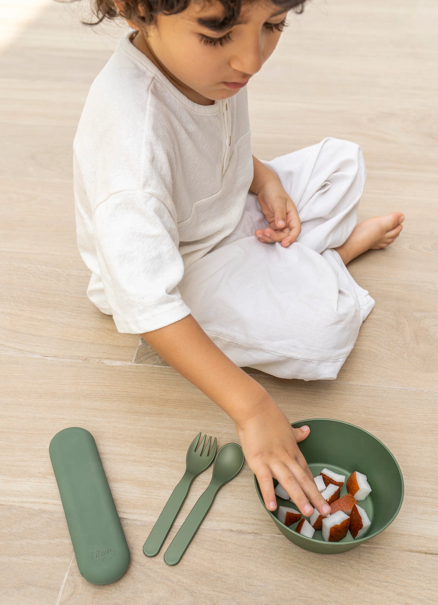 Eco Cutlery Set + Case in Green/ Cream