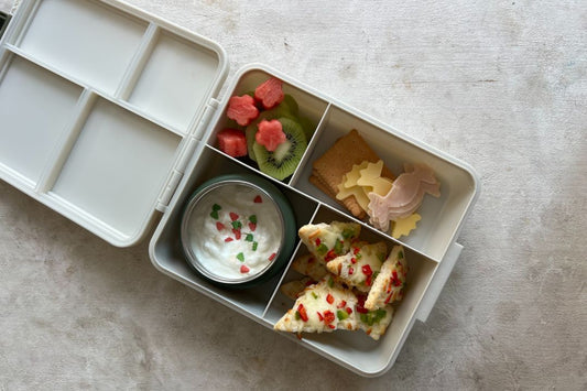 Lunchbox layers that keep wet foods separate and crisp