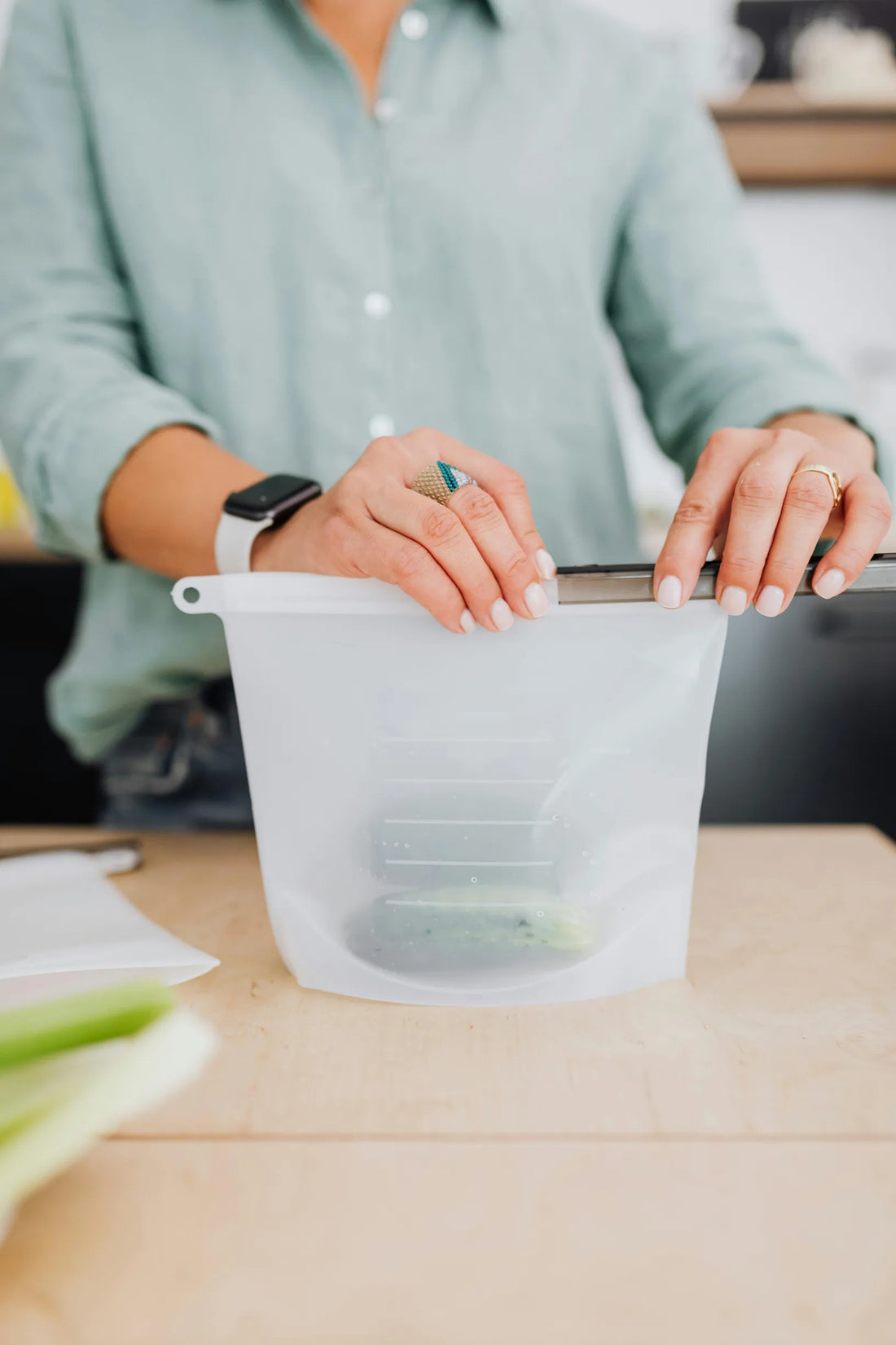 How to choose lunchware materials that are easy to clean and keep food safe