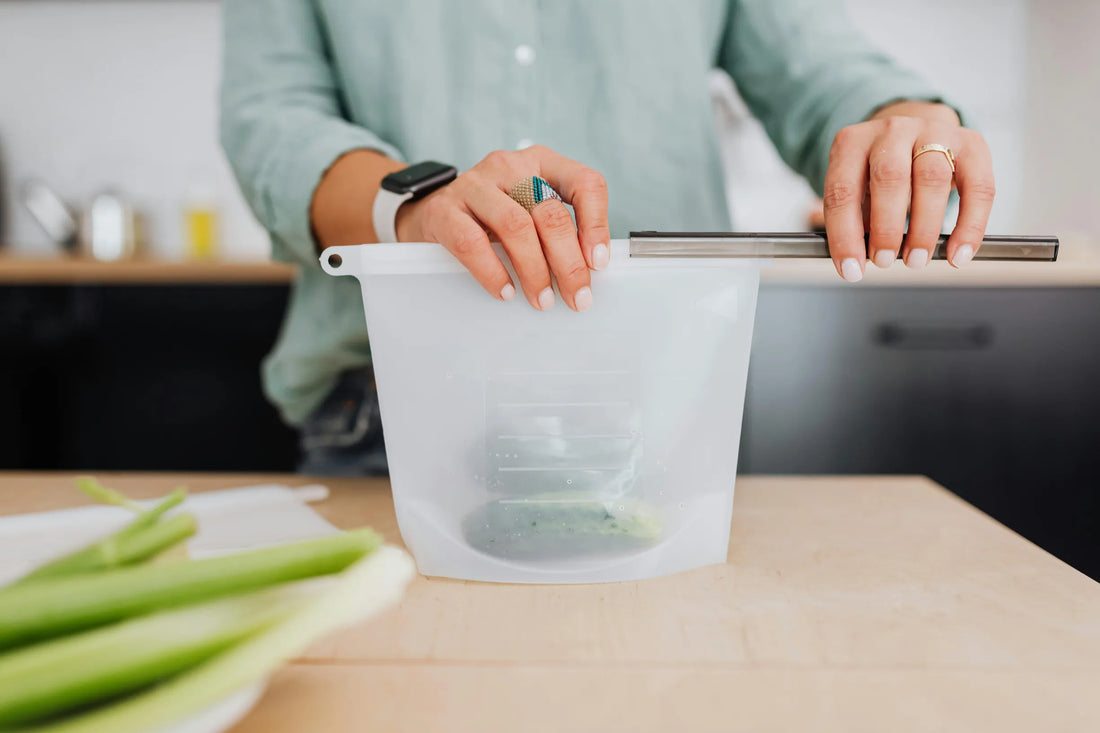 How to Pack Yoghurt and Berries So They Stay Fresh and Separate